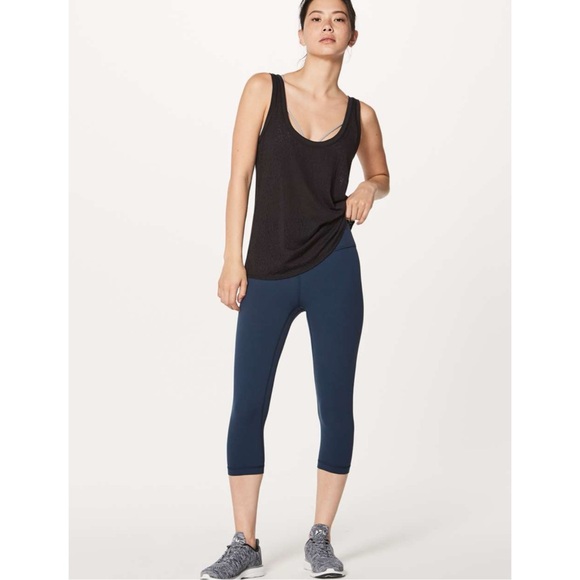 Lululemon Women’s Hint of Sheer Singlet Tank Top in Black (4/6) - Picture 5 of 6